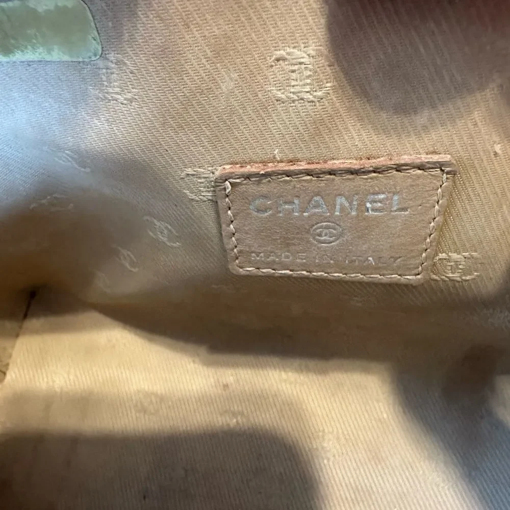 Chanel leather silver pouch - Picture 15 of 16